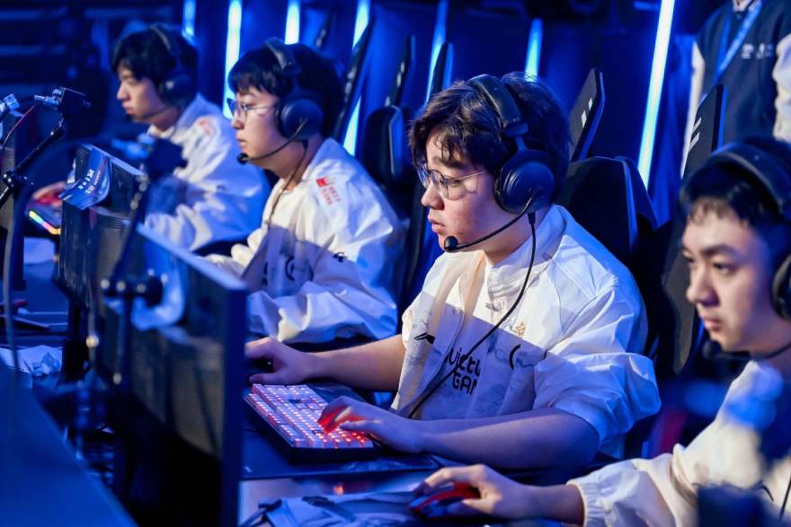 LOL2026全球总决赛S16 替补席上的坚持：LOL2026全球总决赛S16轮换选手的备战日常