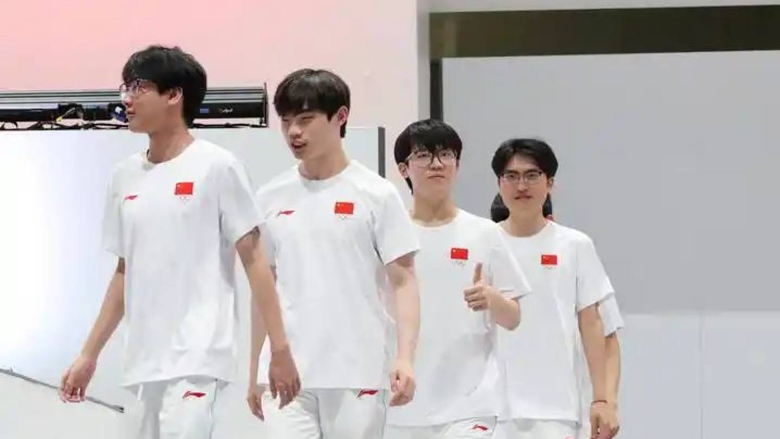 S16英雄联盟总决赛赛事数据板块配图：数据看板与折线统计